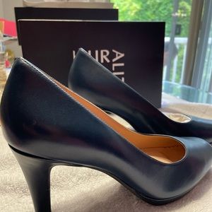 Bellos zapatos finos de tacón